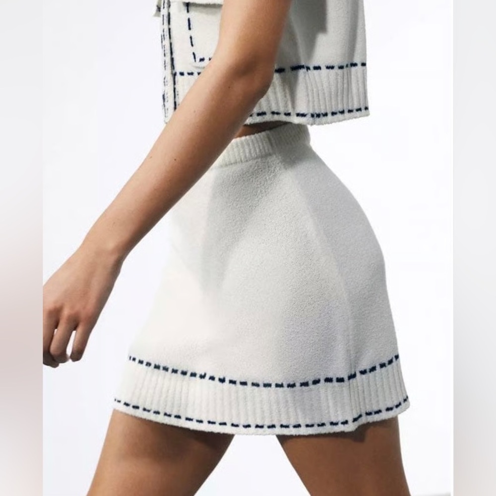 Zara Size L White & Navy Mini Skirt w/ Topstitch Embroidery Detail. New w tags!